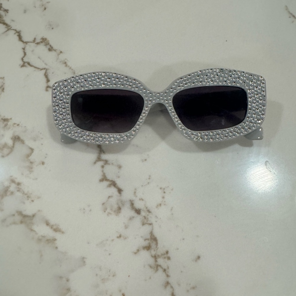 Chic Studded Gray Sunglasses